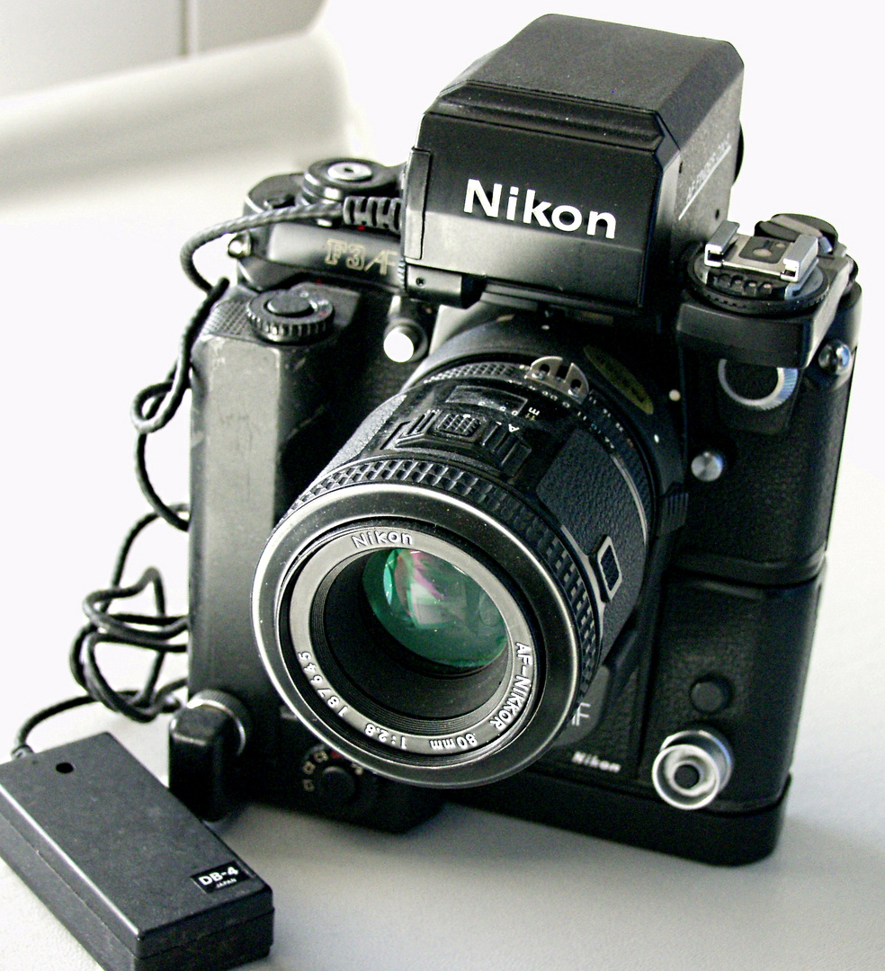 Nikon F3AF mit TC-16, AF 2.8/80mm, MD-4, MK-1, MF-18, AS-17 und DB-4