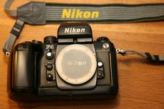 NIKON F4