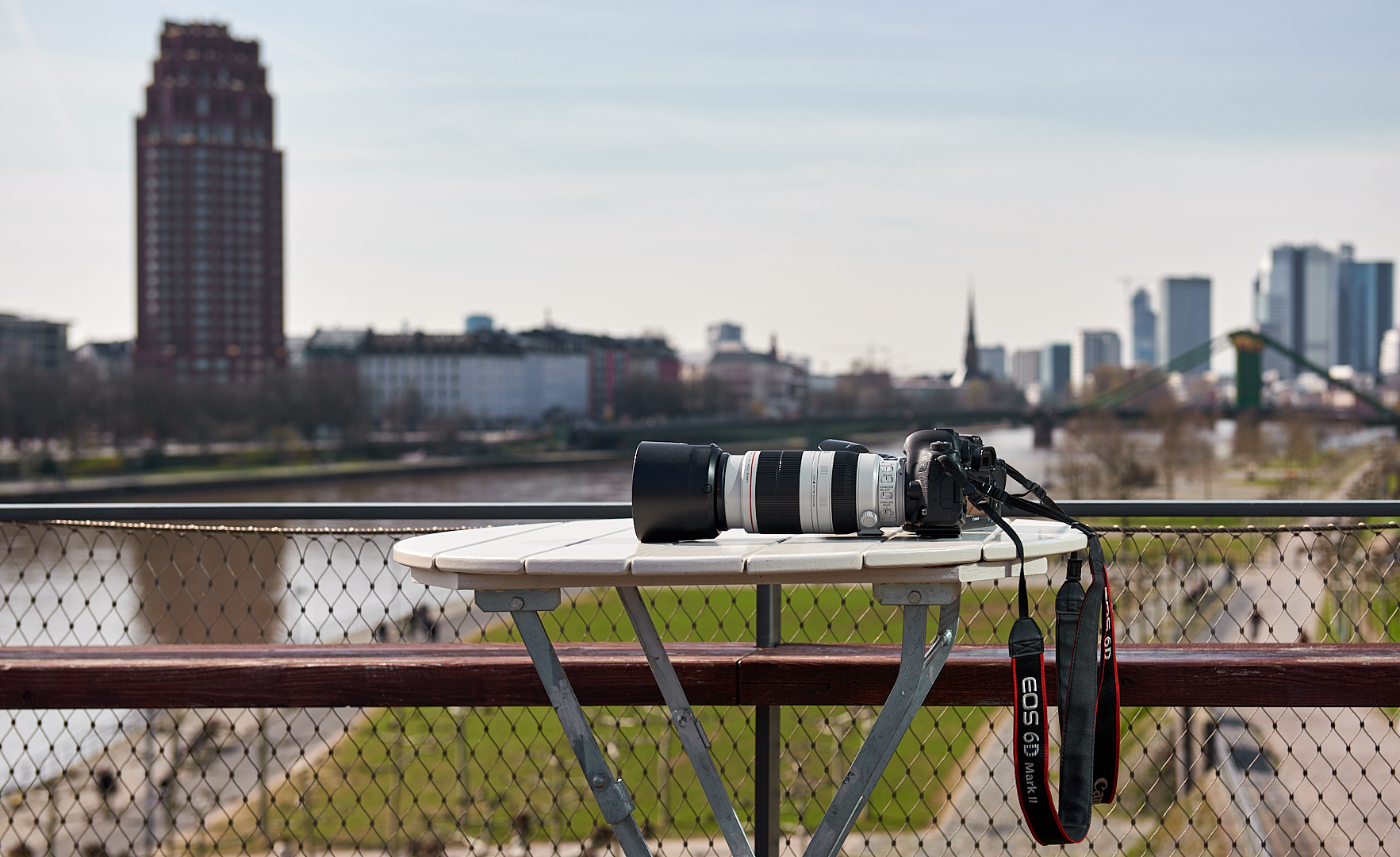 Nikon fotografiert Canon, das Ergebnis kann sich sehen lassen... :-)).. FC PAUSE... 