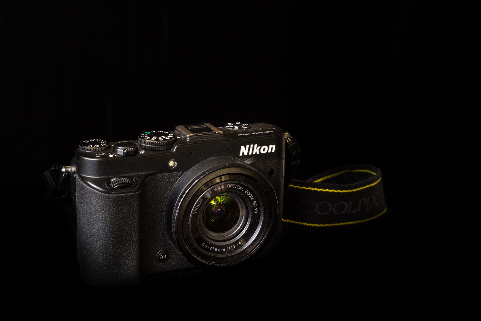 Nikon P7700