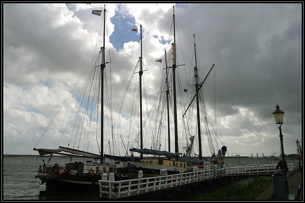 *Nil Desperandum* und *Zuderzee* im Hafen von Enkhuizen/Nordholland