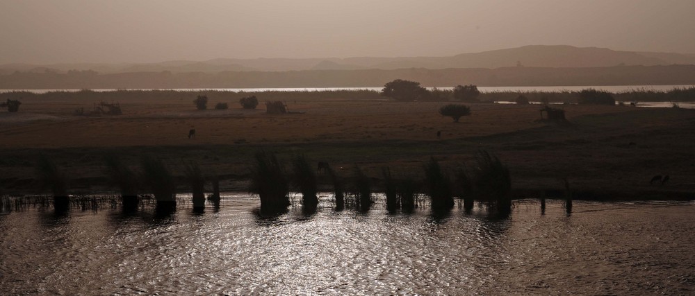 NIL LANDSCHAFT IM GEGENLICHT