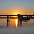 Nilbrücke Abends mit Schiff