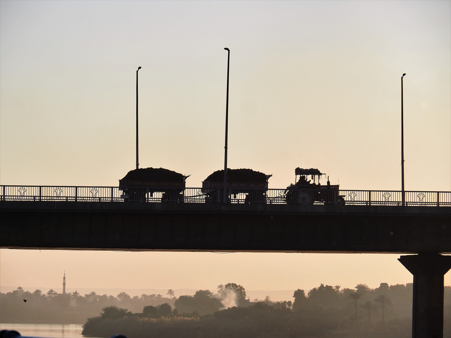 Nilbrücke am Morgen