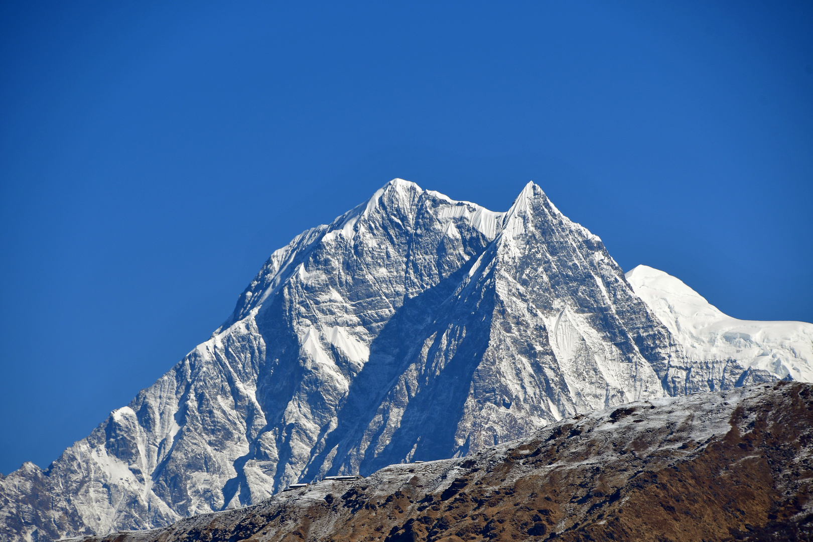 Nilgiri Nord (7061 m) und Nilgiri Süd (6839 m) von Ghorepani (2870 m)