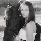 Nina mit ihrem Pferd
