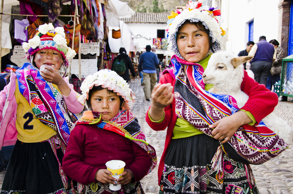 Ninas del pueblo Pisac, Cusco