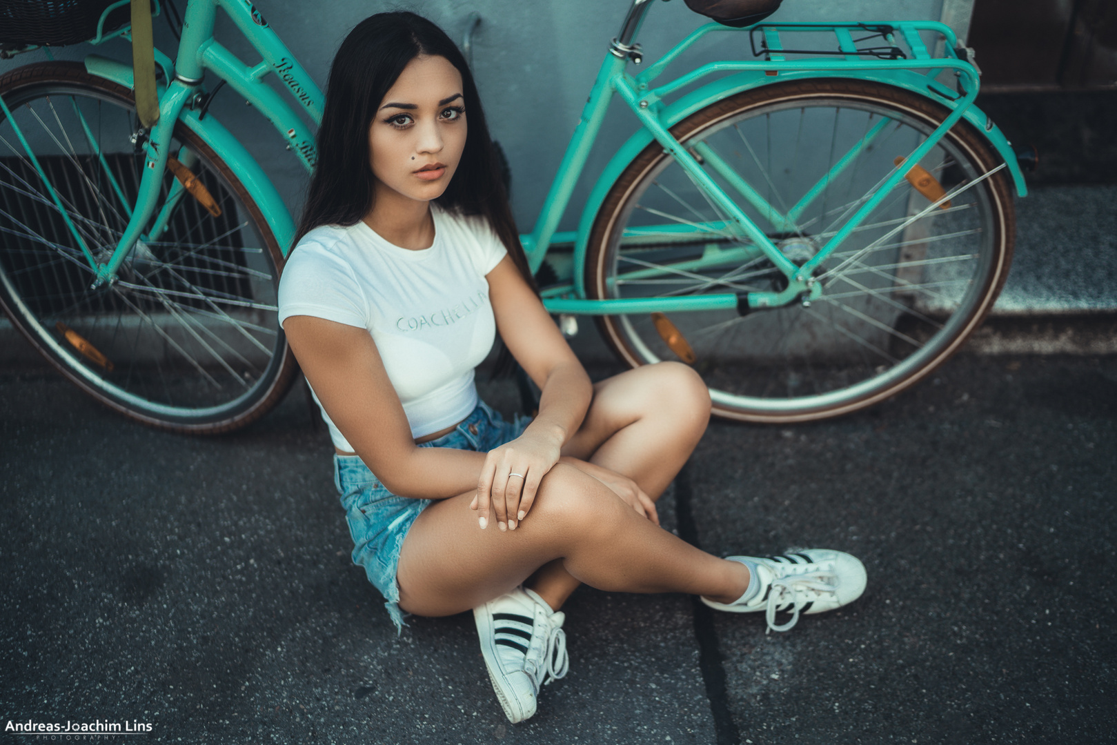 Nine Million Bicycles Foto & Bild people, street, outdoor Bilder auf