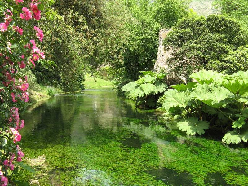 Ninfa: Una strada verde