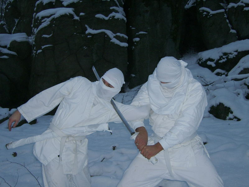 Ninjutsu-Training im Schnee