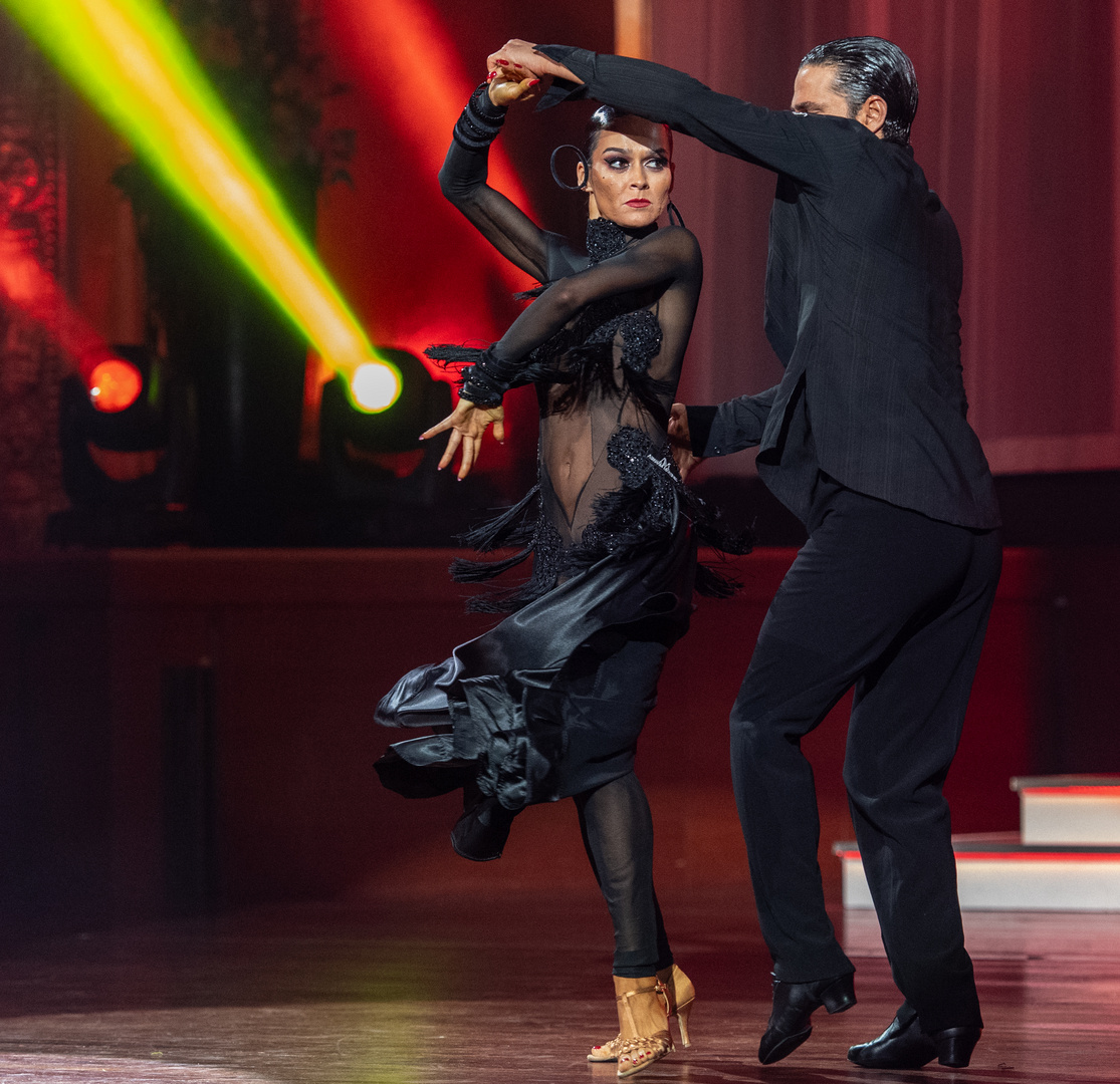 Nino Langella & Andra Valdilaite beim Paso Doble