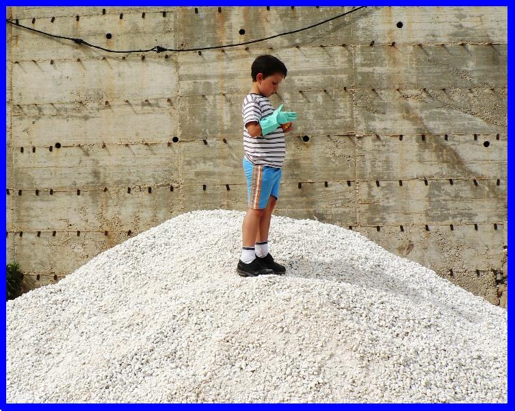 niño con guante --