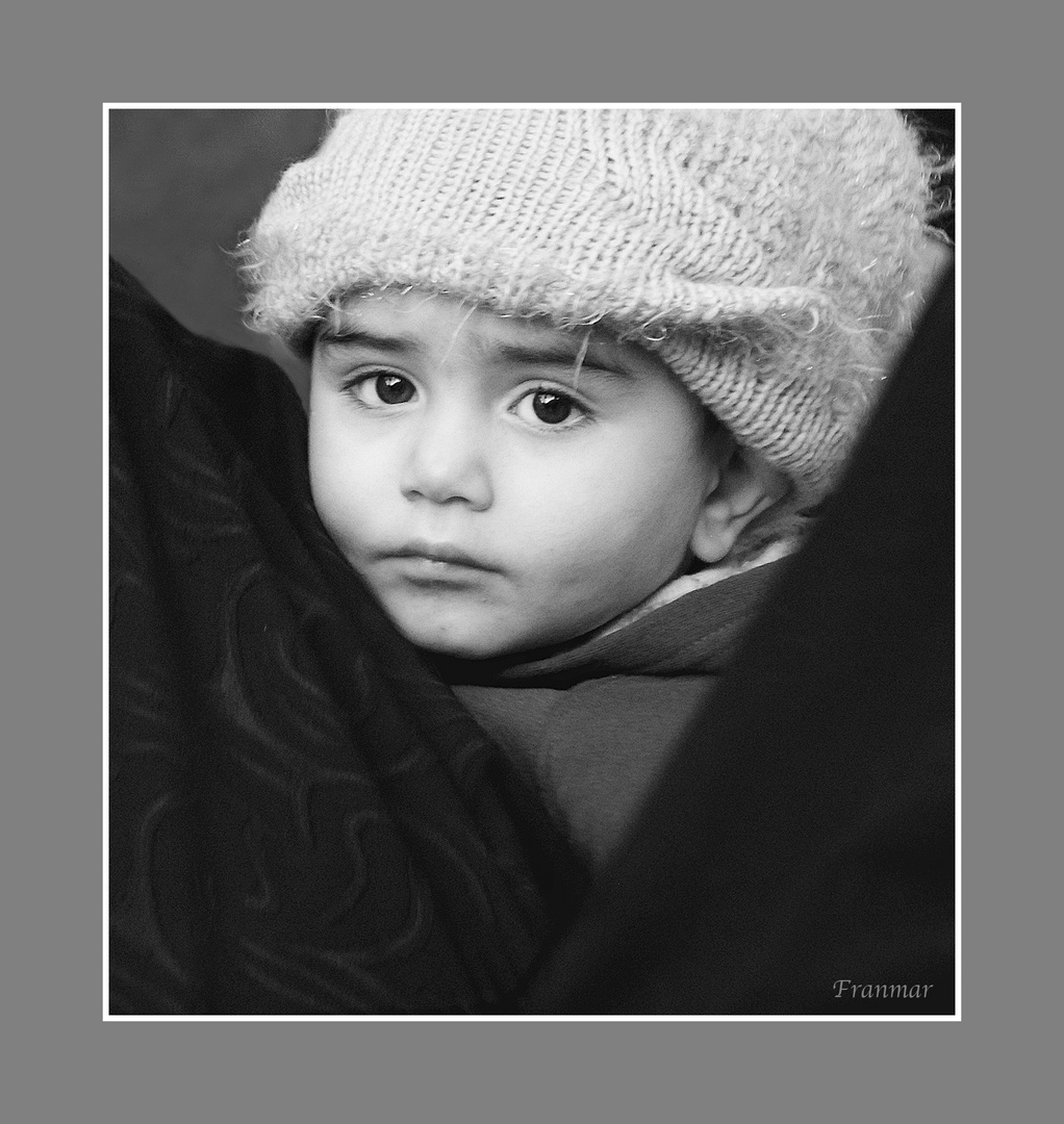 Niño sirio de triste mirada