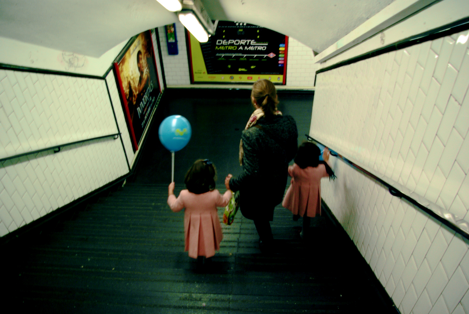 Niños en el metro