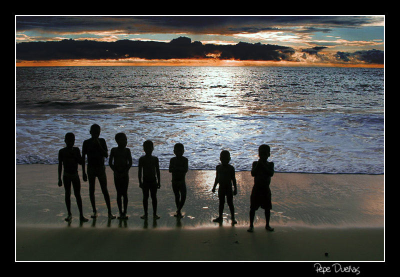Niños Ndowé - Playas de Tica - Guinea Ecuatorial