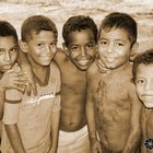 Niños Paseando por la playa