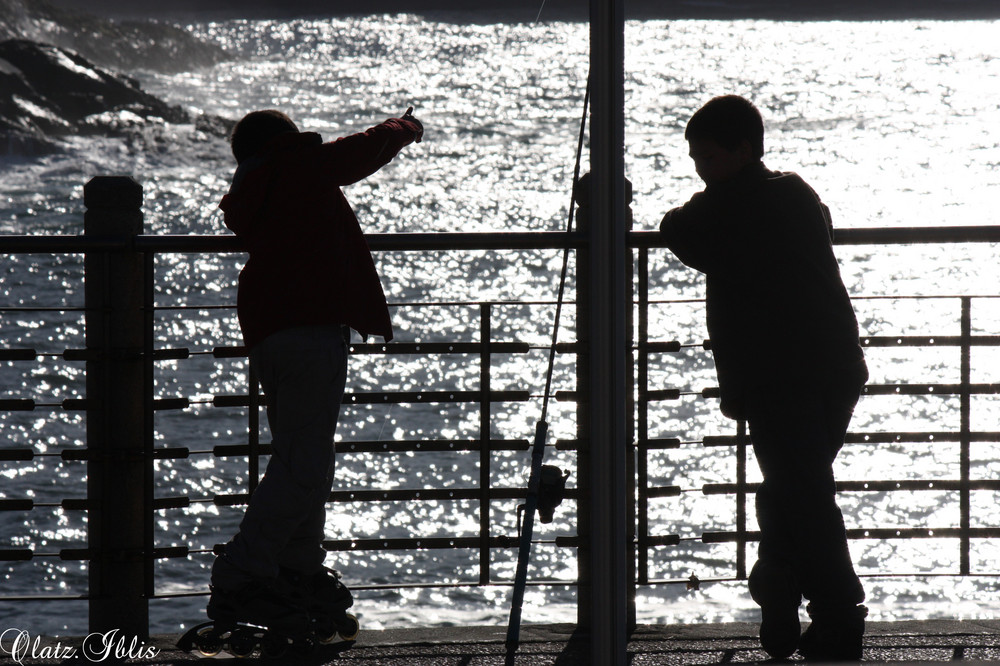 Niños pescando