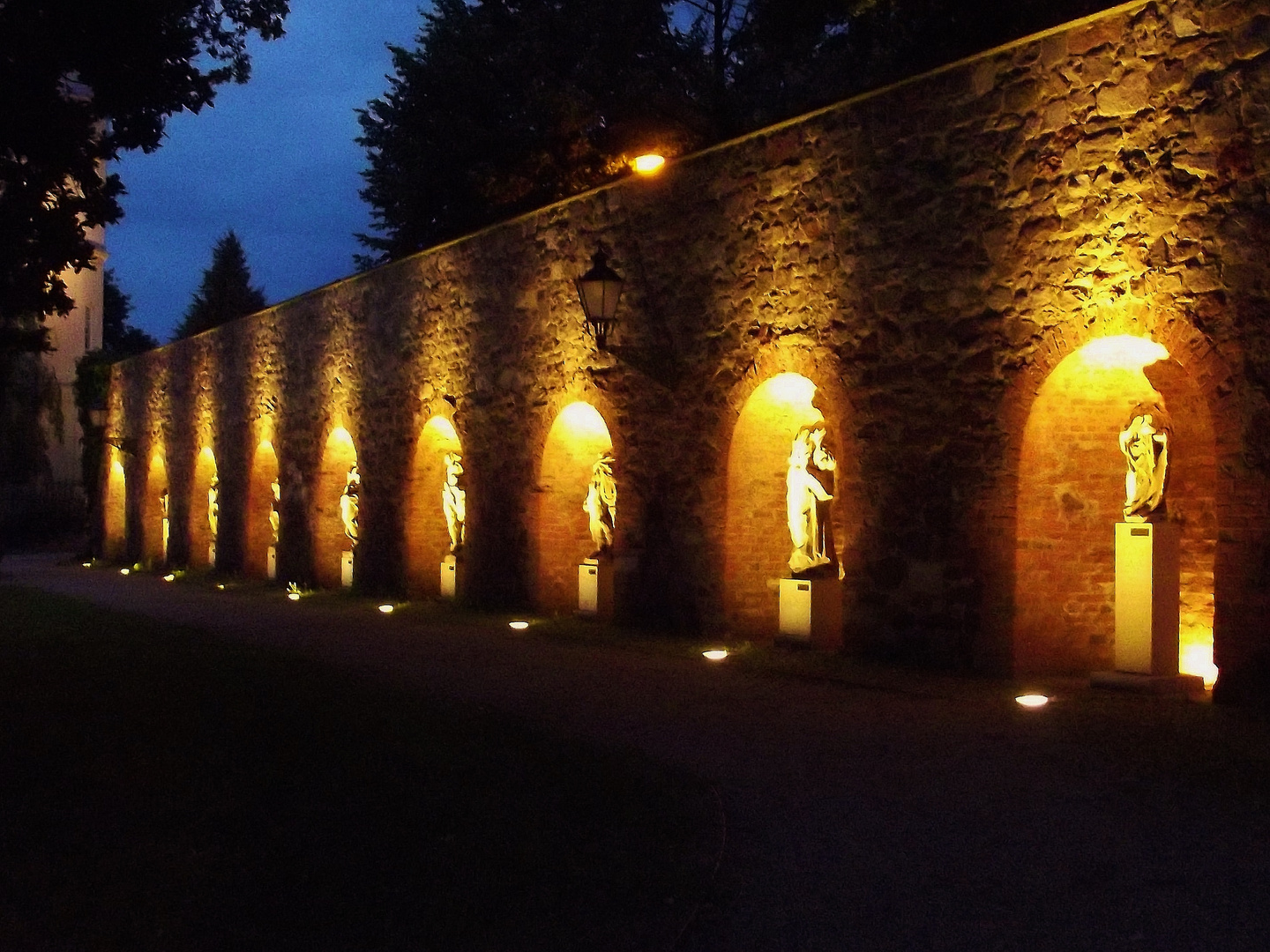 Nischenmauer am Fürstenwall zu Magdeburg