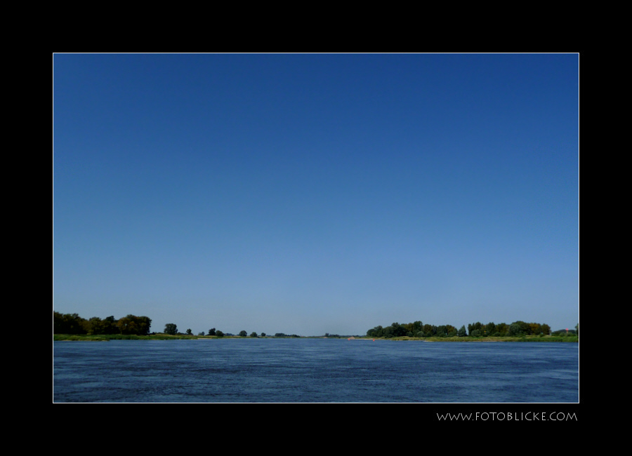 Nix als Elbe mit Himmel drüber