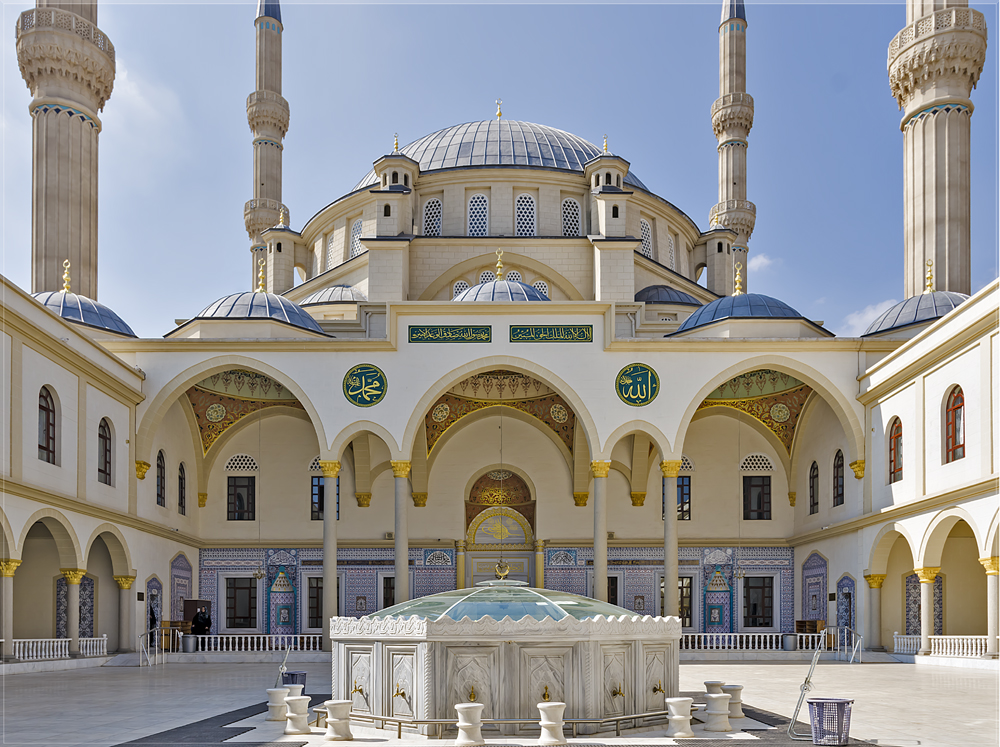 Nizamiye Moschee