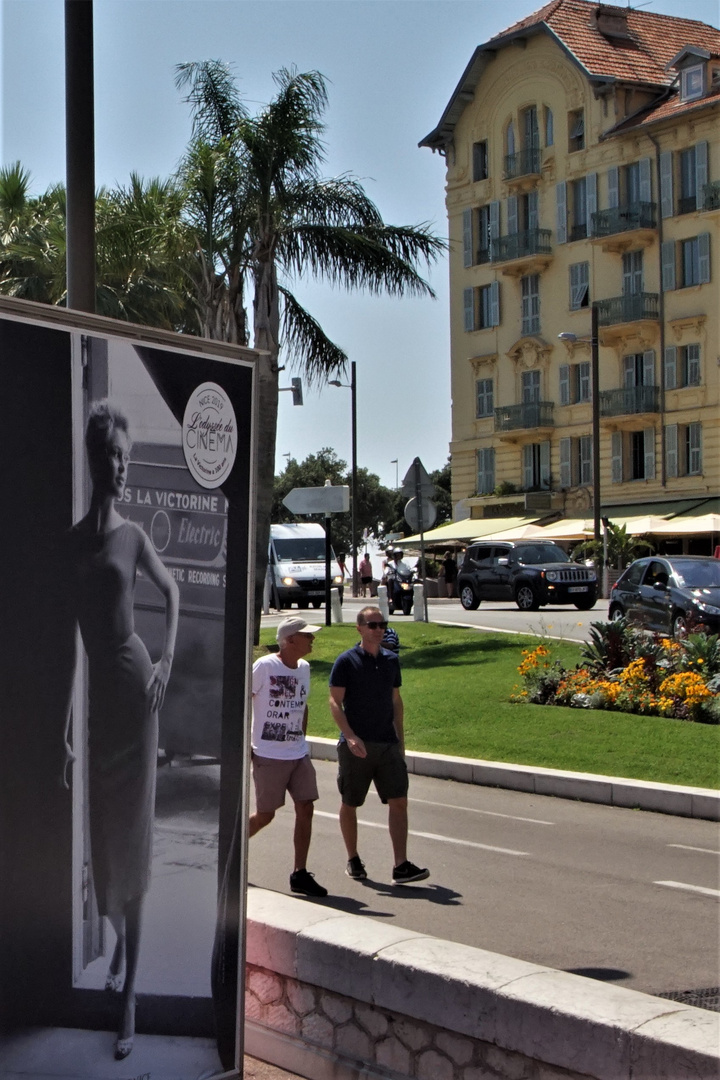 Nizza - Strassenszene Brigitte Bardot, Plakat Victorine Filmfest Nizza