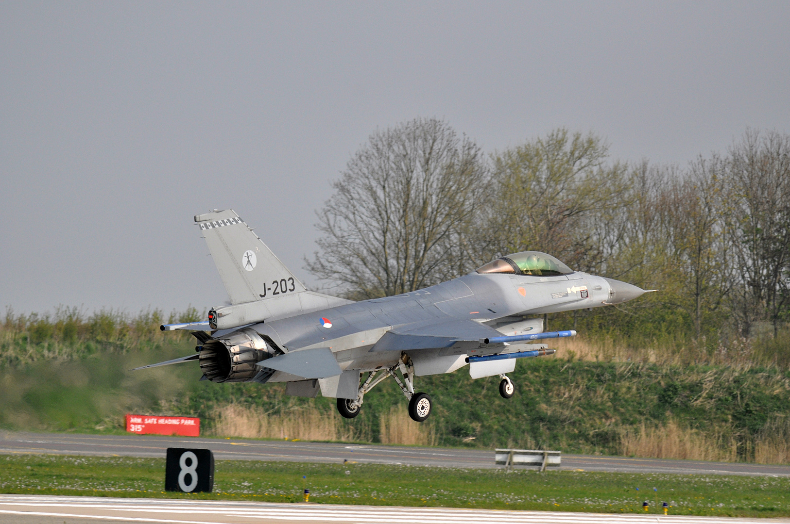 NL F-16