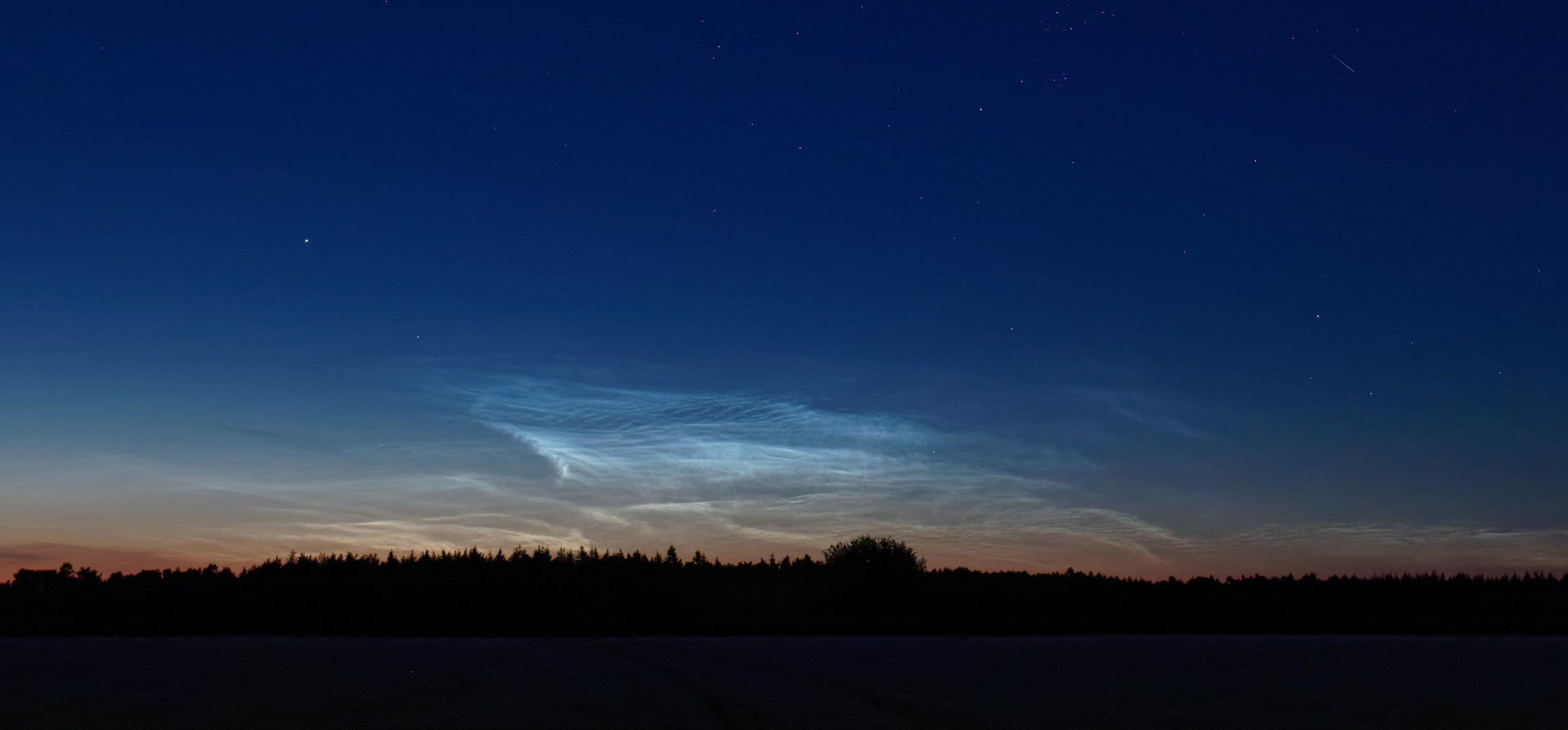 NLC mit Sternschnuppe