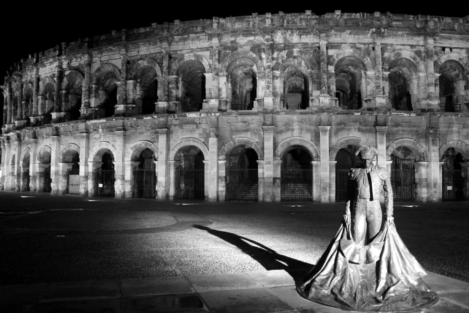 Nîmes By Night