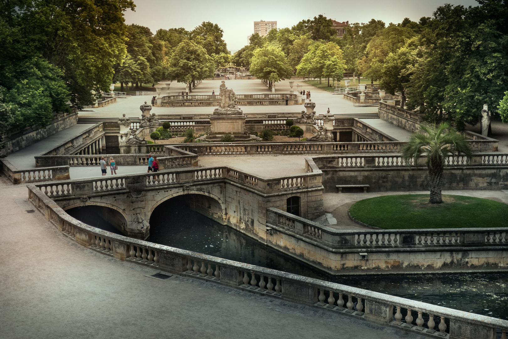 Nîmes: Jardin de la fontaine