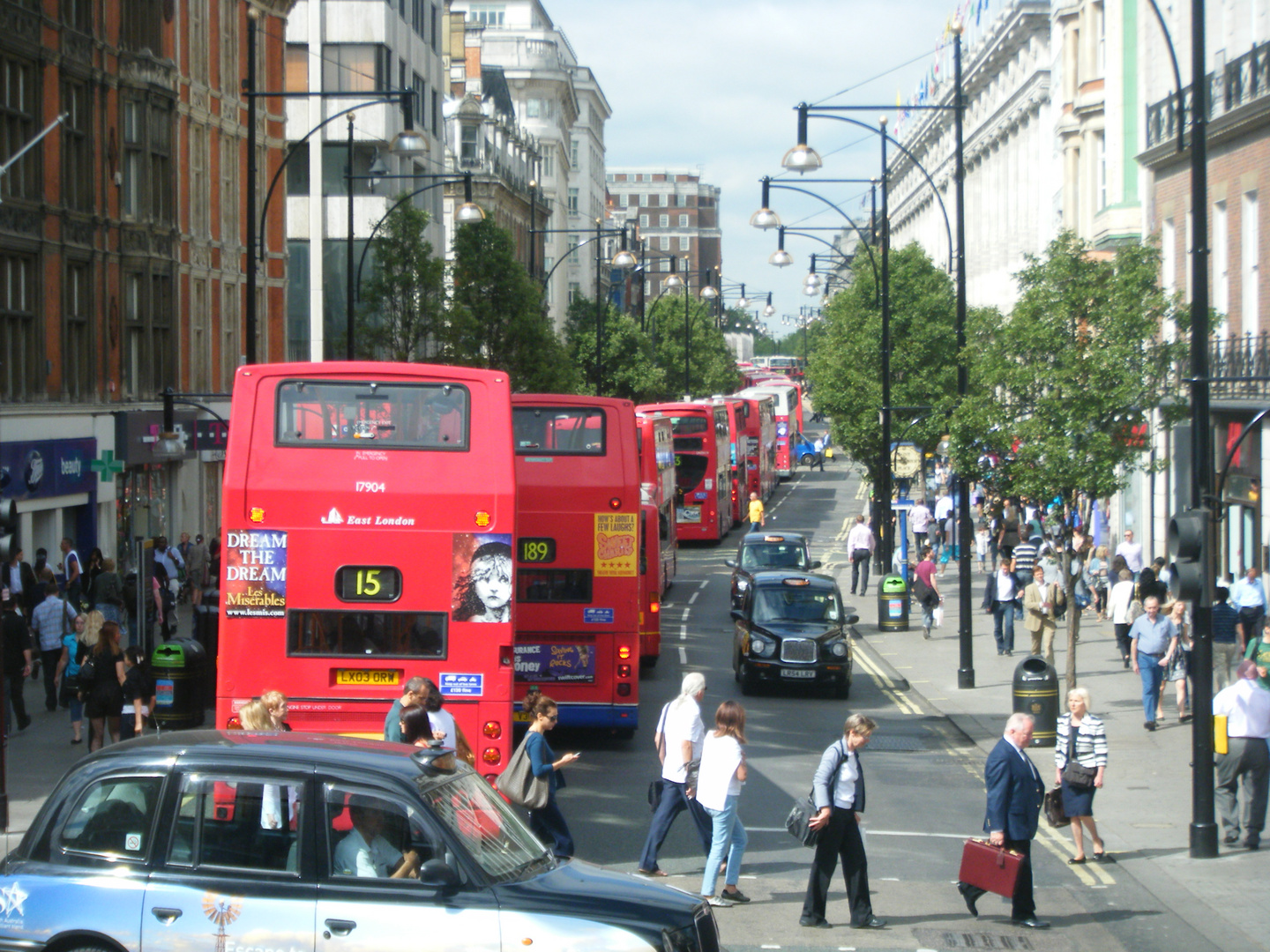 NO HACE FALTA PALABRAS PARA DECIR EL CAOS EN OXFORD STREET,LONDON A HORA PUNTA