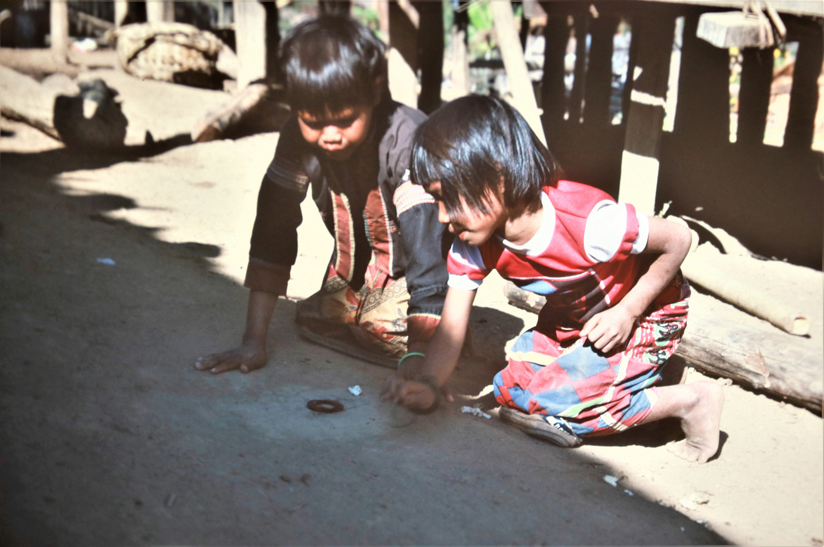 no Kinder spielen Murmeln Thai 