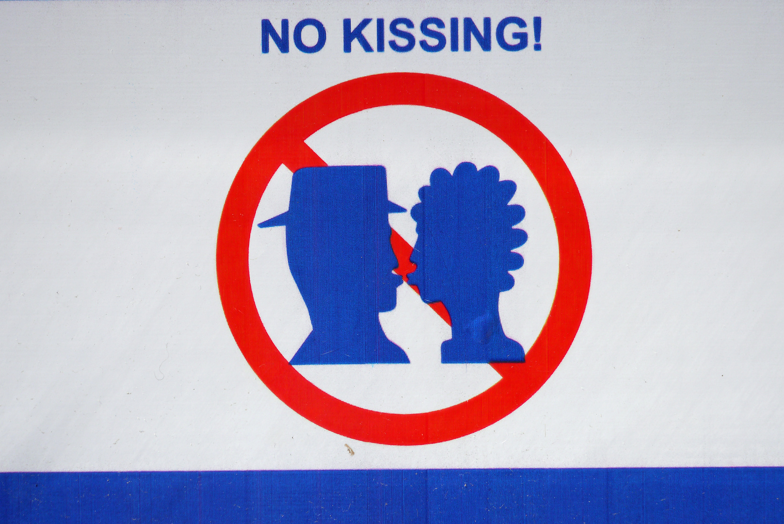 NO KISSING!