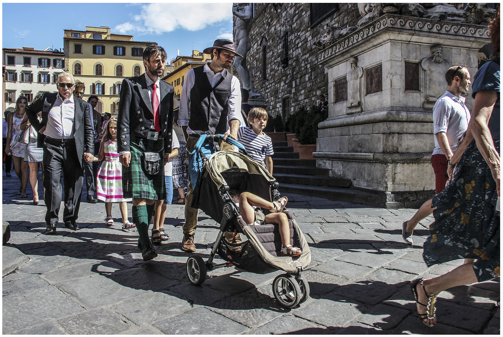  NO ... non credo si tratti di famiglia "arcobaleno" !