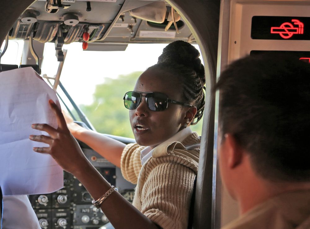 No smoking-Lady Airkenya Express