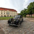 Nobelkarosse vor dem Schloss