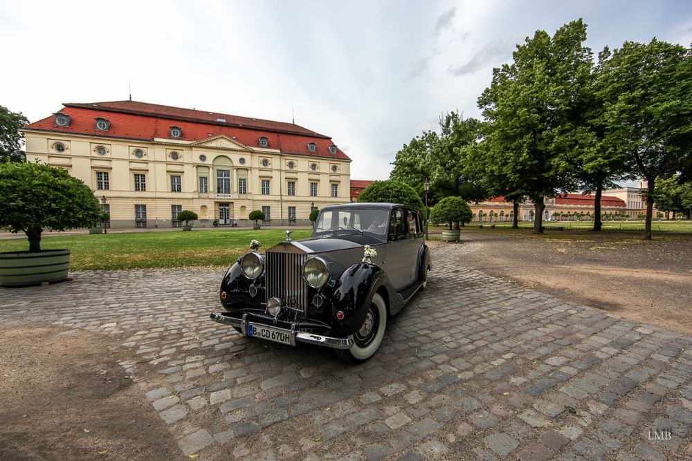 Nobelkarosse vor dem Schloss