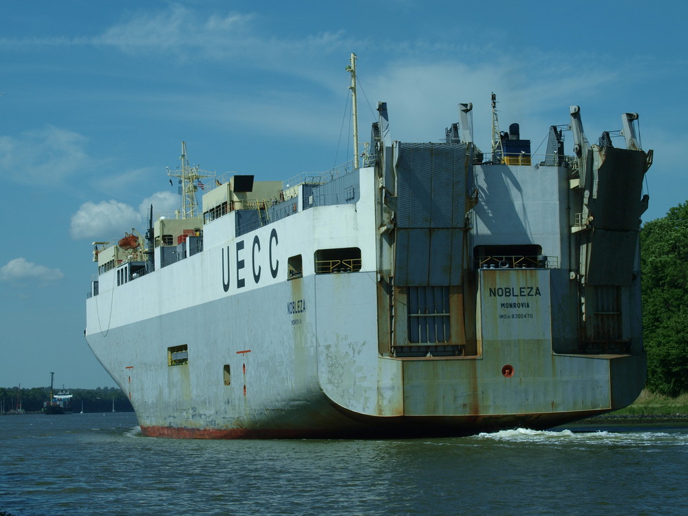 NOBLEZA (von Hinten ) auf dem Nord-Ostsee-Kanal