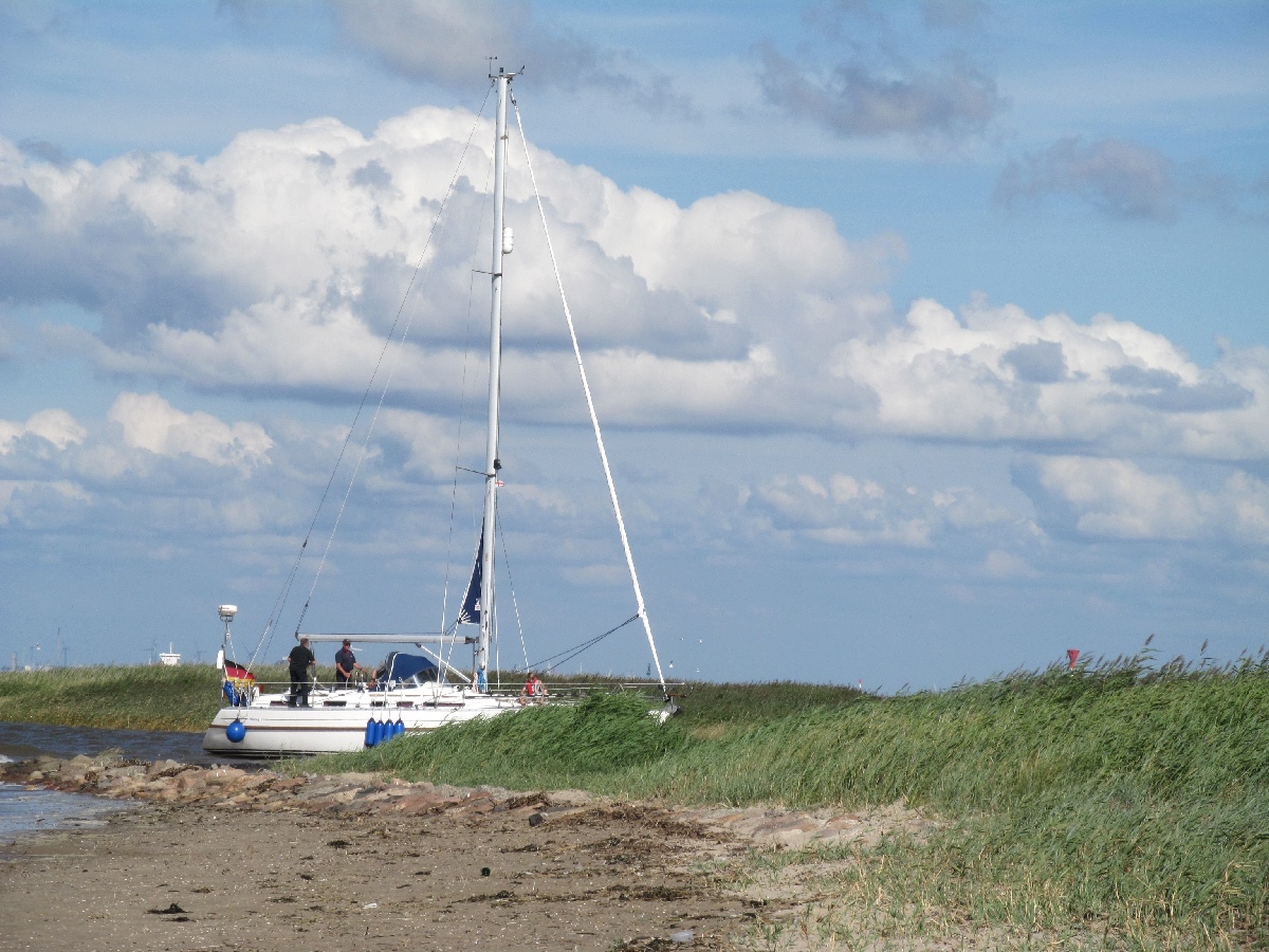 noch 200 Meter , dann ist es schon im Yachthafen Otterndorf