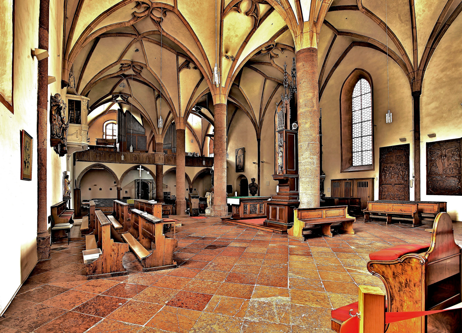 noch ein Blick in die Berchtesgadener Franziskanerkirche mit ihrem aussergewöhnlichen Gewölbe