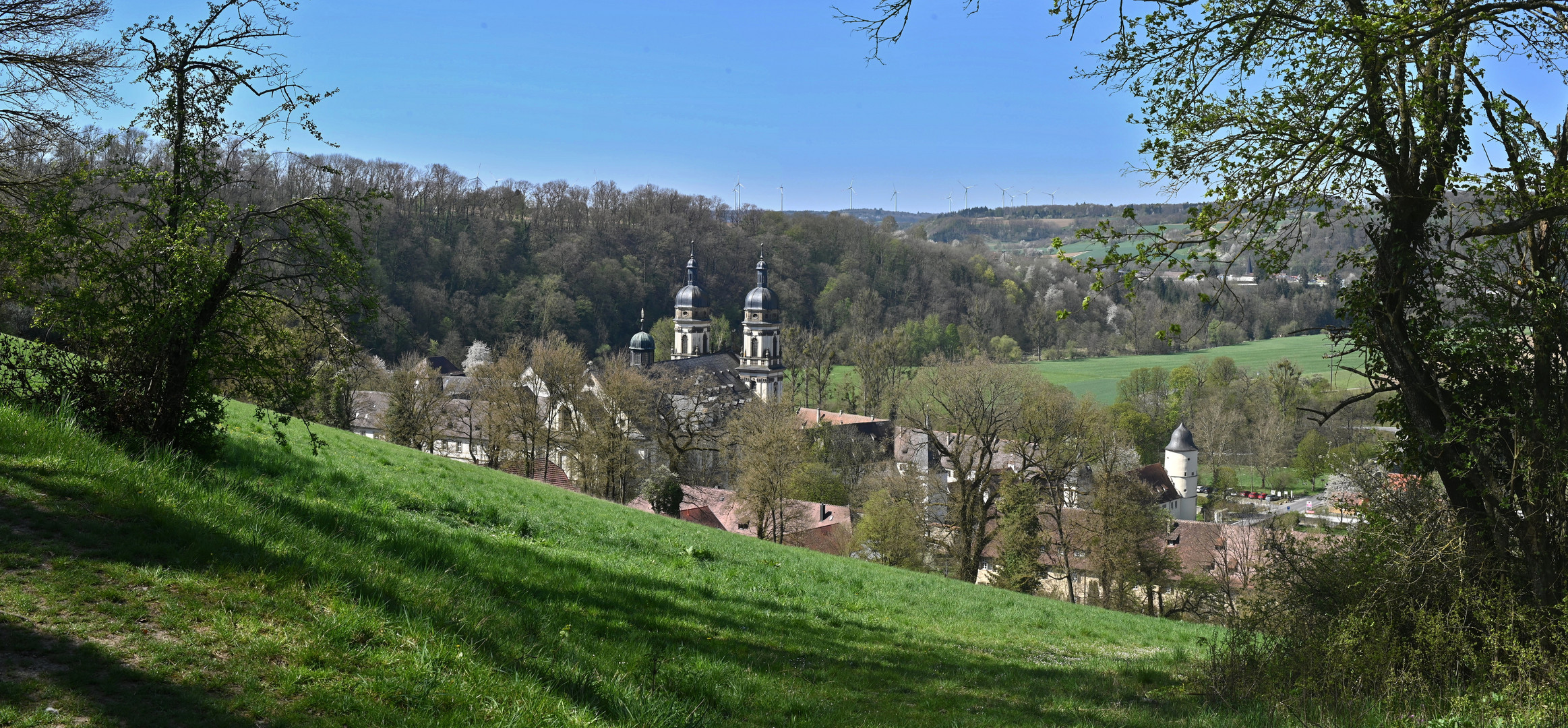 Noch ein Blick ins Jagsttal mit Kloster Schöntal