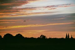 Noch ein goldener Sonnenuntergang über der Bremer City