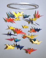 Noch ein selbst gebasteltes Mobile aus Origami-Kranichen