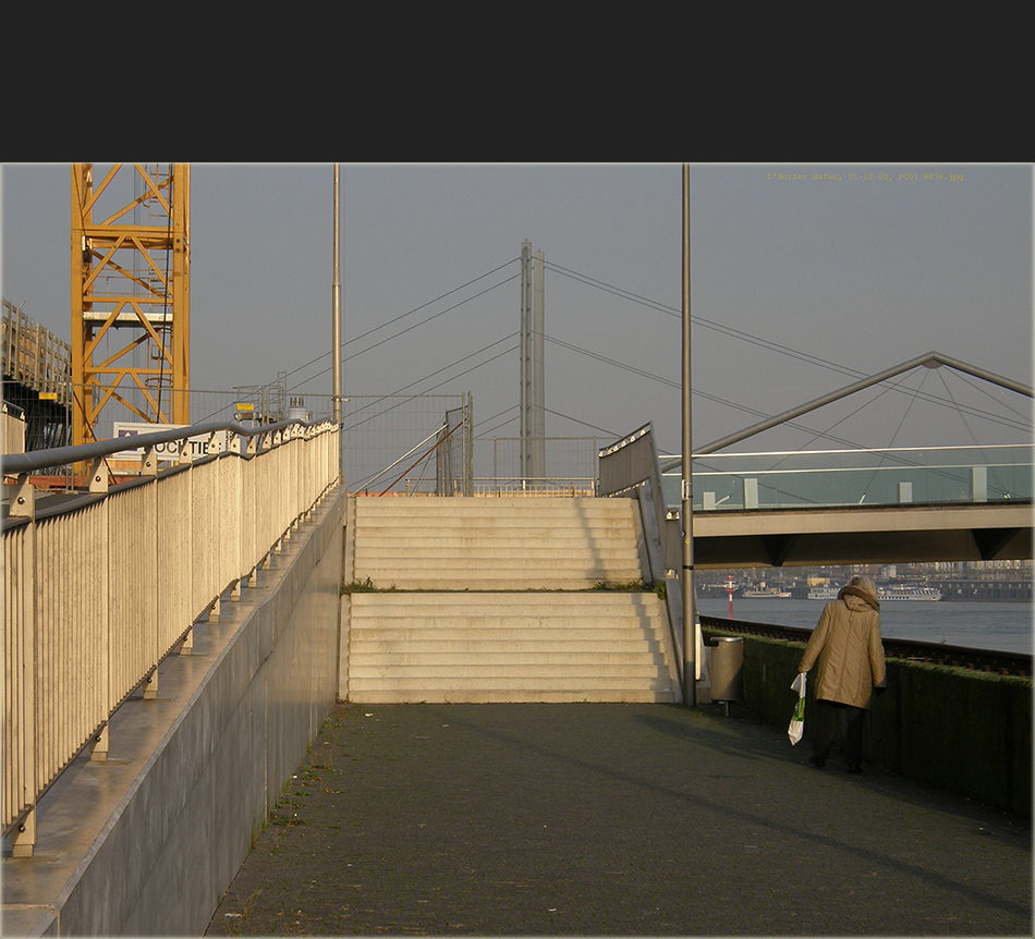 Noch ein Stück durch den Medienhafen