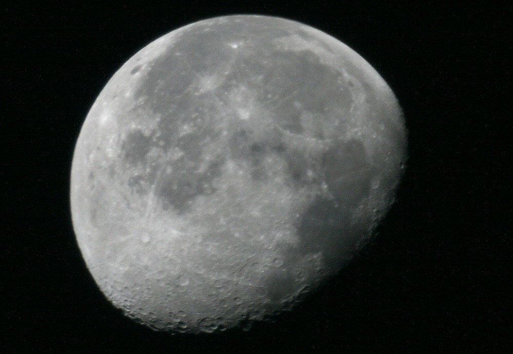 Noch ein Versuch eines Mond-Fotos