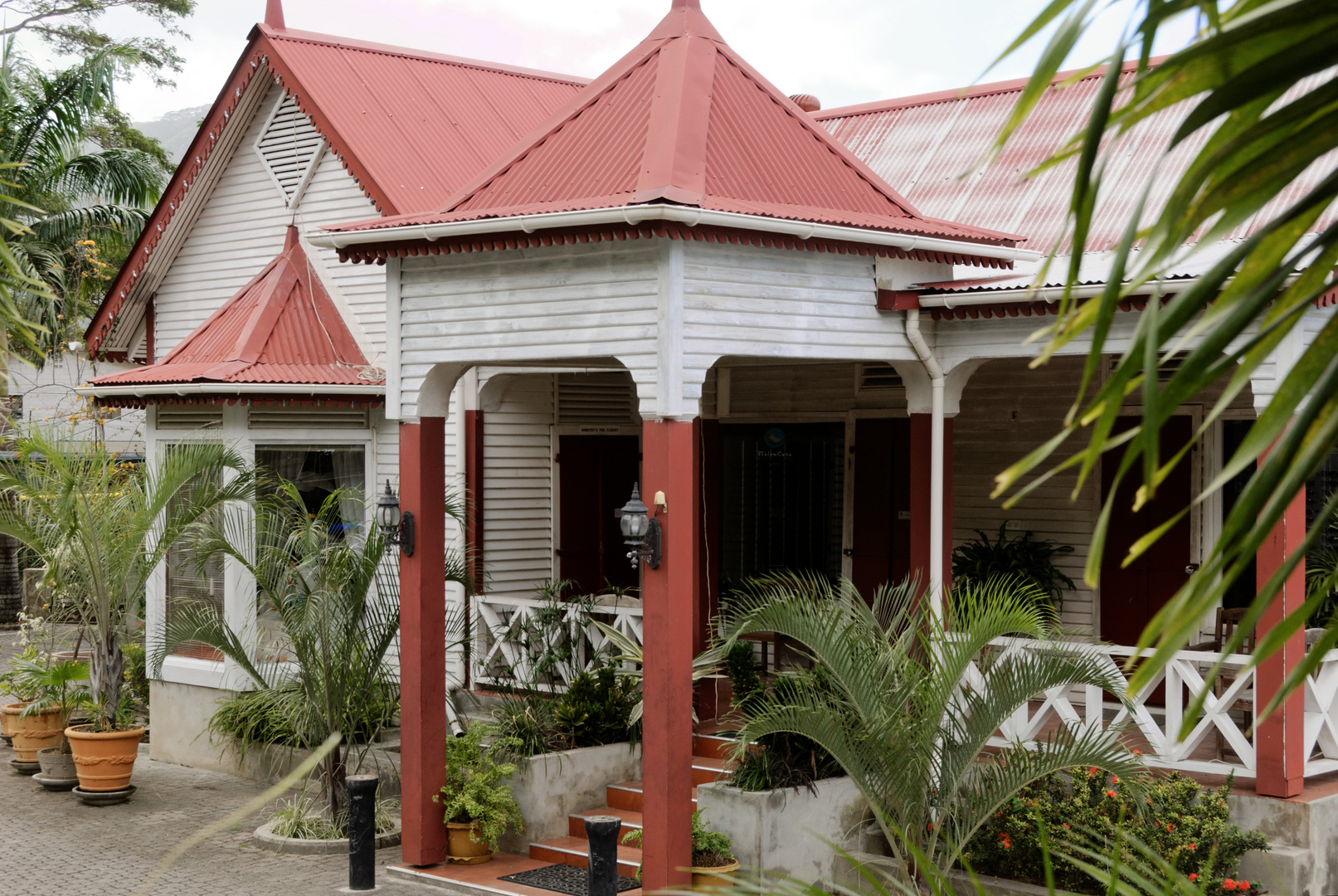 Noch ein wunderschönes Haus in seychellisch-kreolischer Bauweise im Zentrum von Victoria