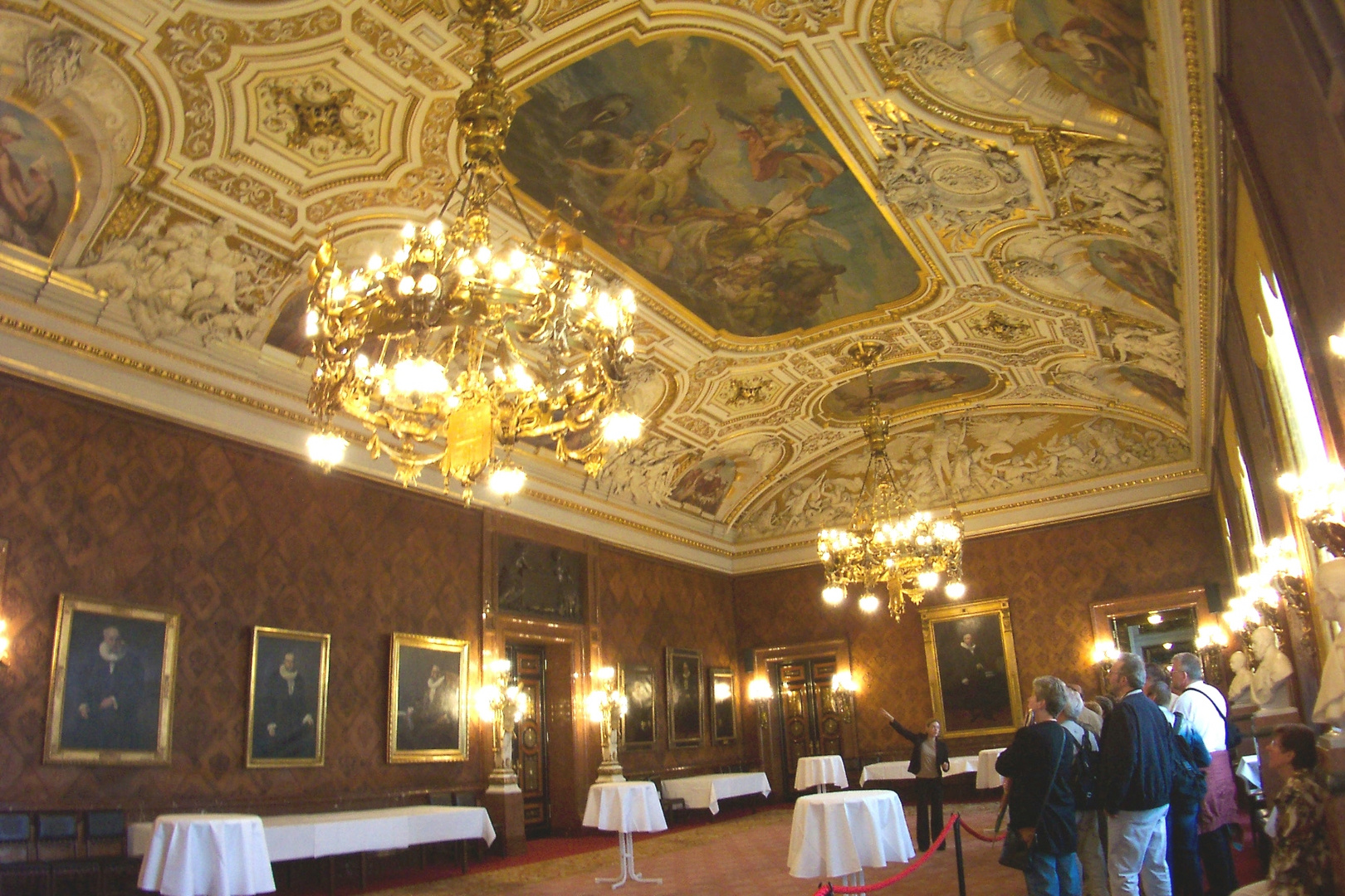 Noch eine schöne Decke im Hamburger Rathaus