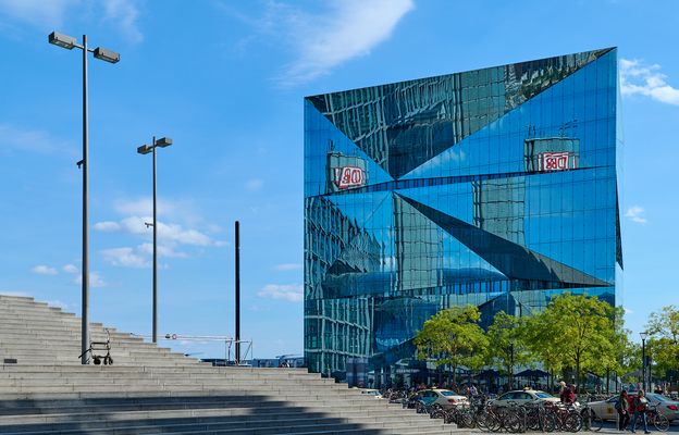 Noch eine vom Cube, ein Würfel, an dem man sich austoben kann, siehe Fotos im Anhang.