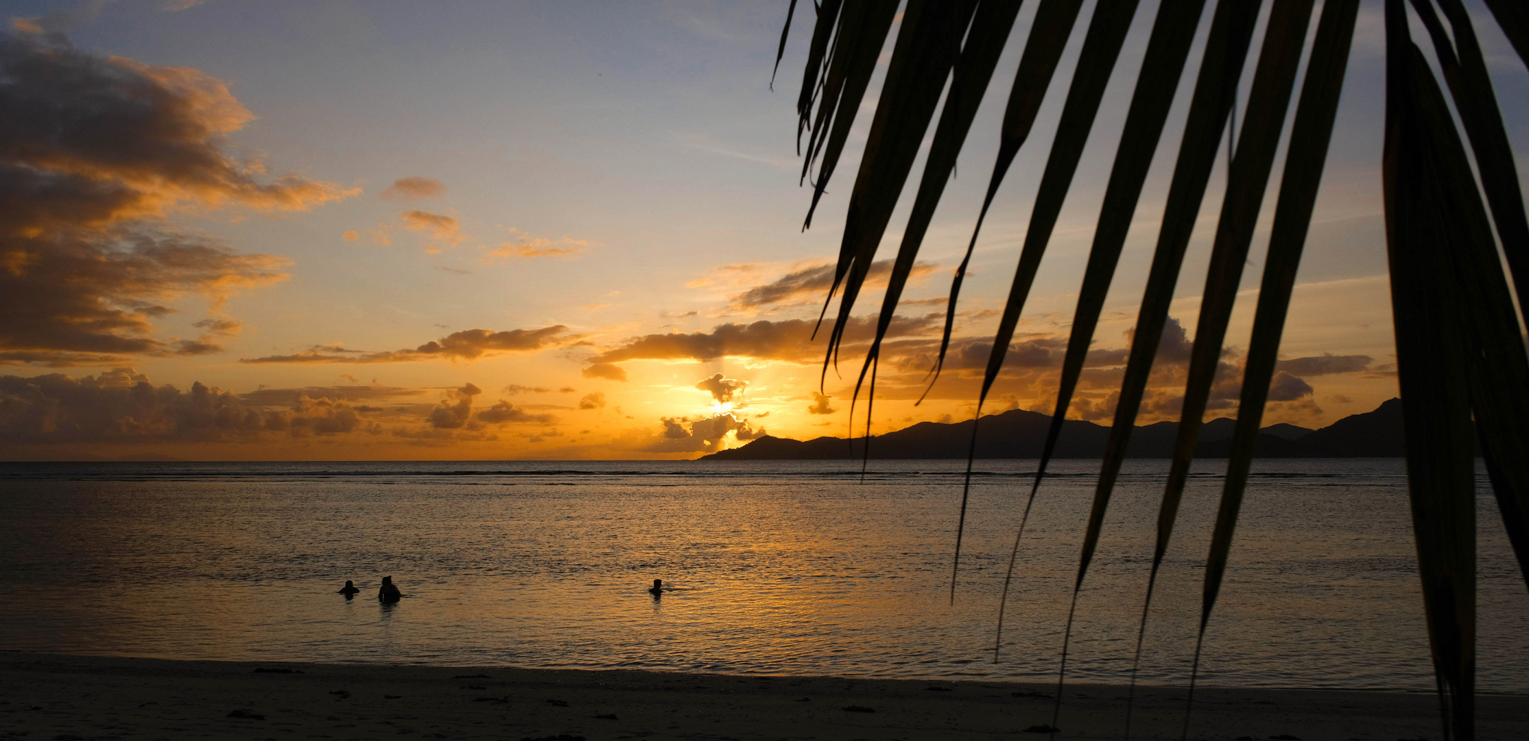 ...noch einmal den Sonnenuntergang von La Digue aus beobachten...