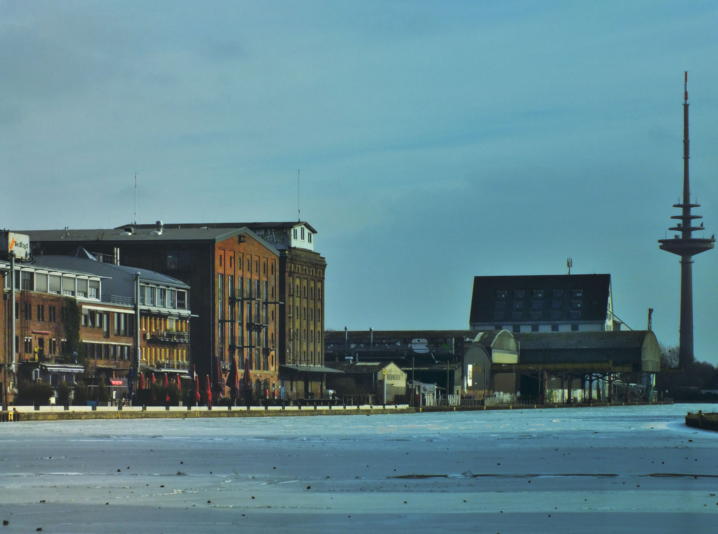 Noch einmal der Hafen im Eis / Winter Januar 2012