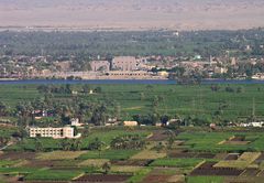 ...noch einmal einen Blick von den thebanischen Bergen über dem Nil zum Karnak-Tempel